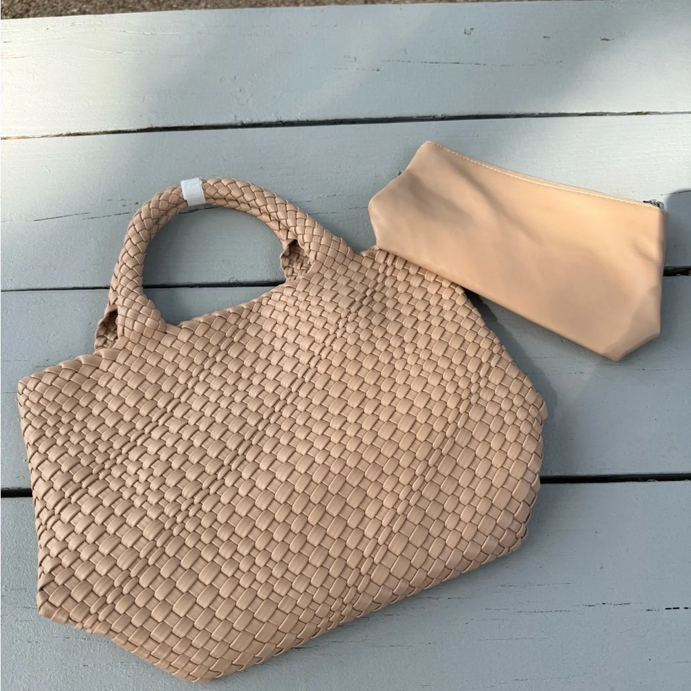 New Large Woven Vegan Leather Tote Bag with Matching Clutch – Beige - Picture 6 of 14